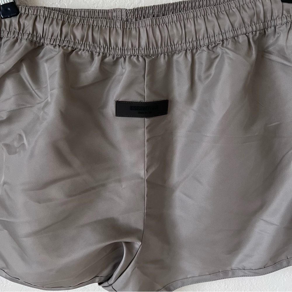 NWT Fear of God ESSENTIALS running shorts size XL - Picture 4 of 10